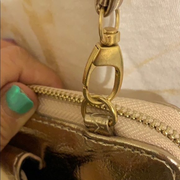 SHINY GOLD CROSSBODY OR WRISTLET!!  NWOT - Picture 7 of 7